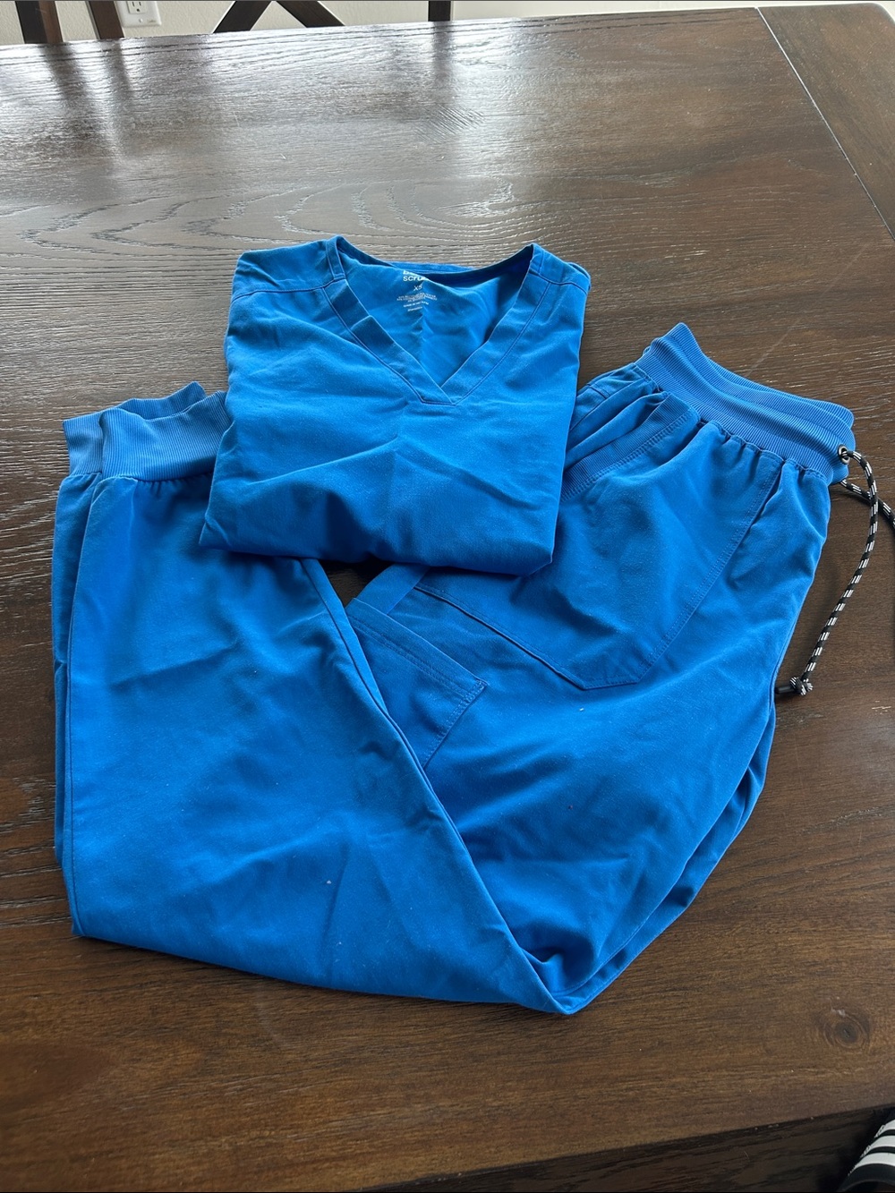 Women’s V-Neck Scrub Top and Jogger Pants Set - Royal Blue